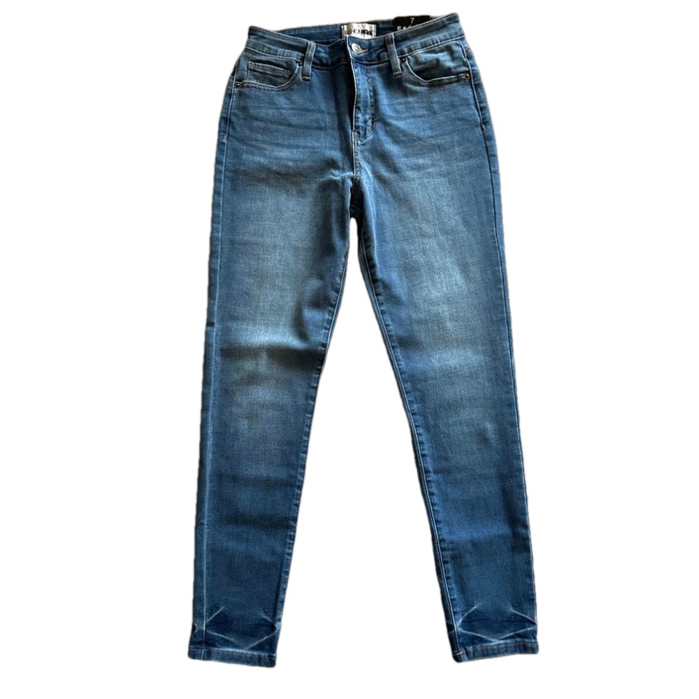 NWT Fashion Nova High Rise Super Stretch Jeans Sz 7 - Picture 1 of 2